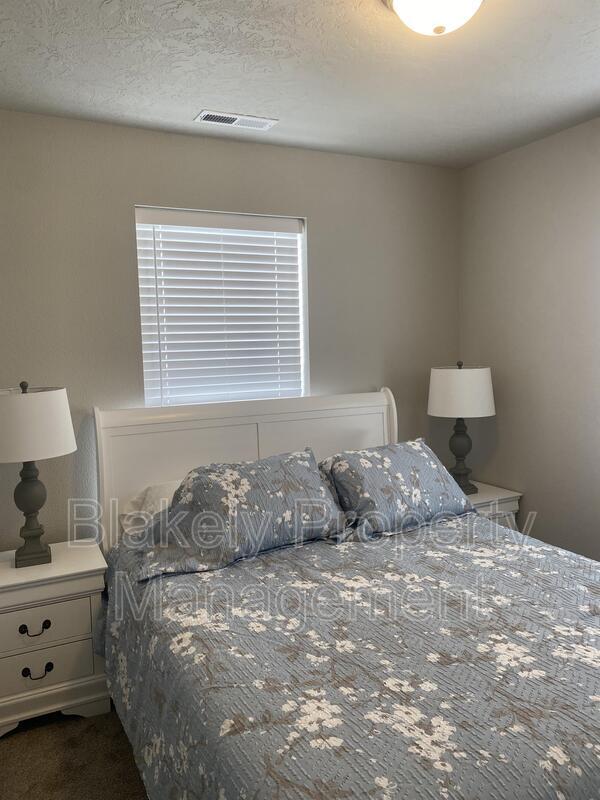 Building Photo - 5929 S Boddington Ln