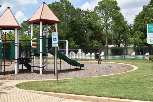 Building Photo - 24623 Forest Canopy Dr