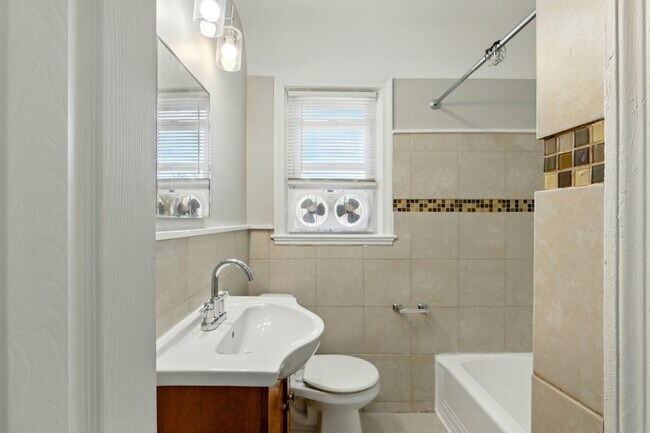 Building Photo - 5306 Ready Ave