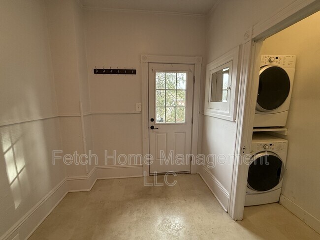 Building Photo - 125 E State St