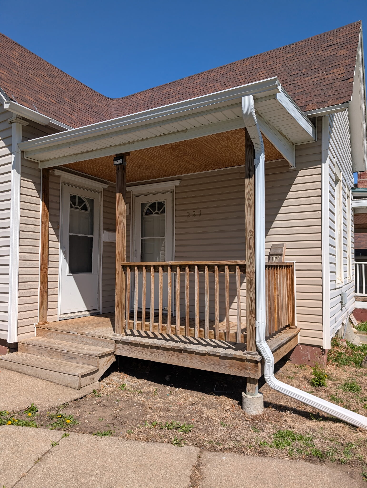 Building Photo - 221 Lincoln St