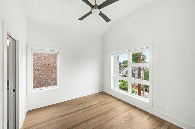 Building Photo - Stunning 3BR/3.5BA contemporary condo in the heart of Wedgewood-Houston!