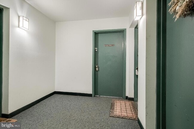 Building Photo - 5900J Kingsford Rd