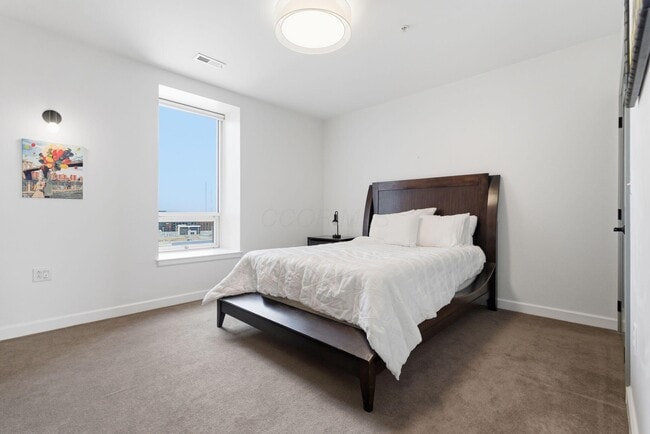 Building Photo - 145 N High St