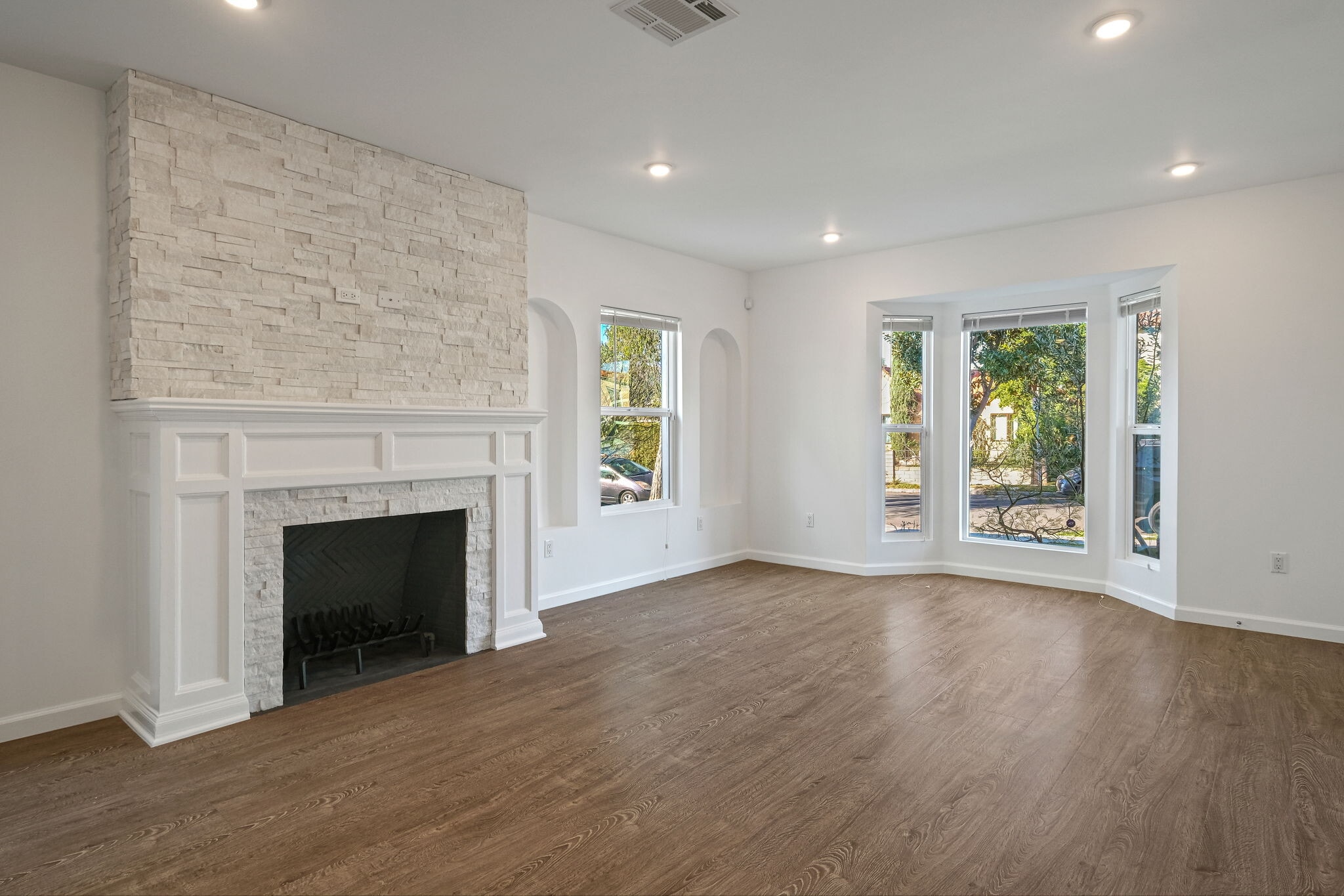 Building Photo - 1238 S Burnside Ave