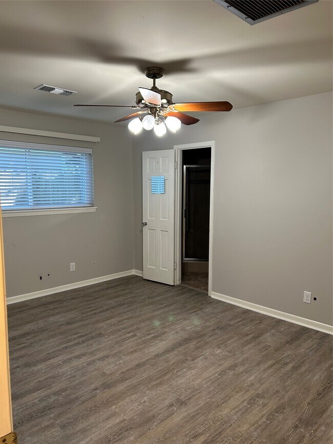 Building Photo - 10233 Moorberry Ln