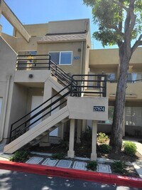 Building Photo - JUST REFURBISHED SPACIOUS DUAL MASTER COND...