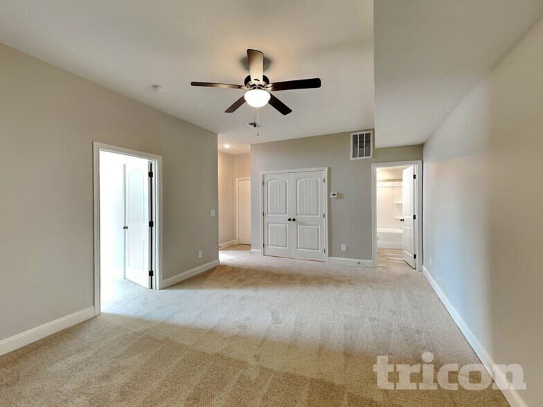 Building Photo - 492 Woodtrace Dr