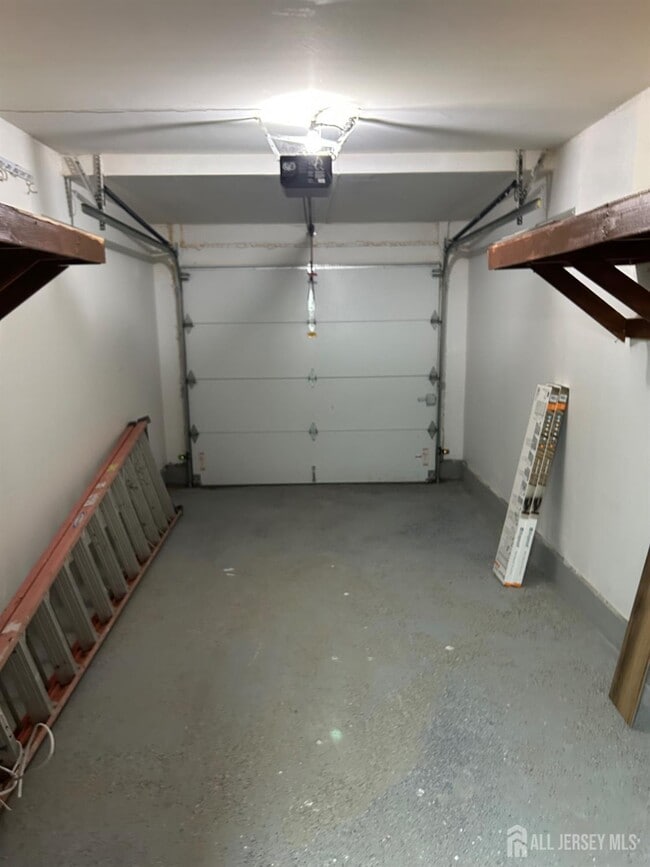 Building Photo - 8 Starlight Ct