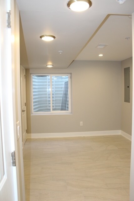 Building Photo - 1227 N Myrtlewood St