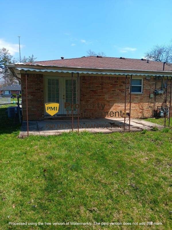 Building Photo - Cozy 2-Bedroom Duplex in the Heart of Indi...