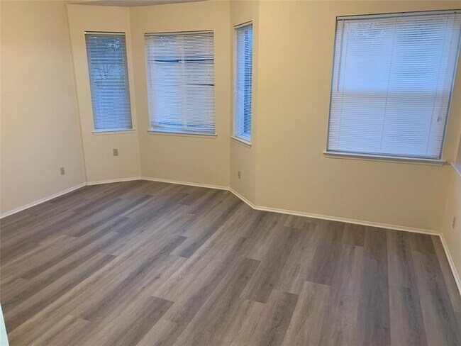 Building Photo - 10911 Grassmere Ct