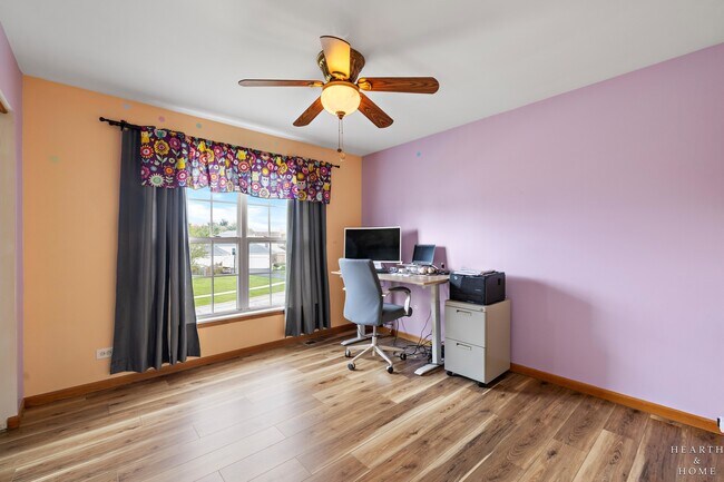Building Photo - 2039 Greenview Dr