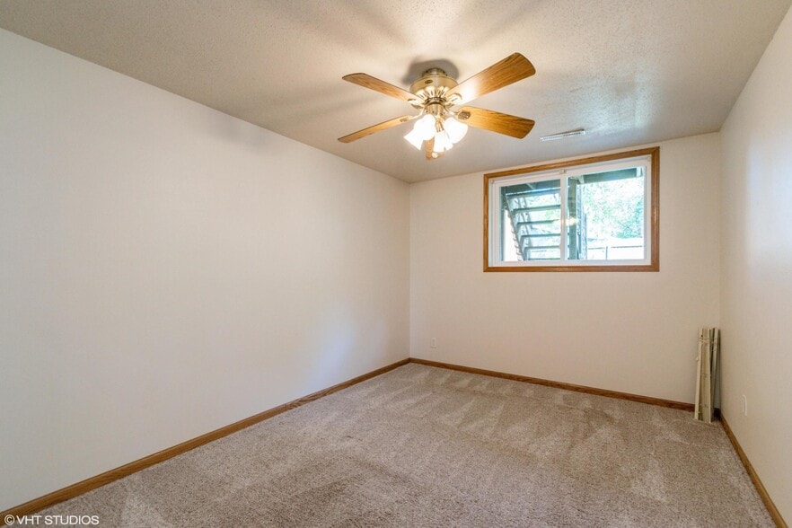 Building Photo - 635 Meadow Pl