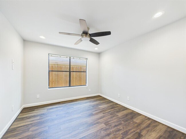 Building Photo - 5627 Cerritos Dr