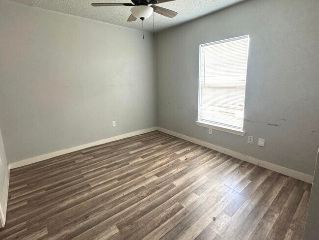 Building Photo - 7018 1/2 Avenue F