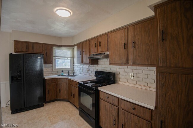 Building Photo - 3945 S Schenley Ave