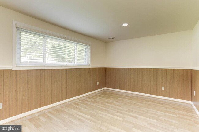 Building Photo - 11821 Charen Ln