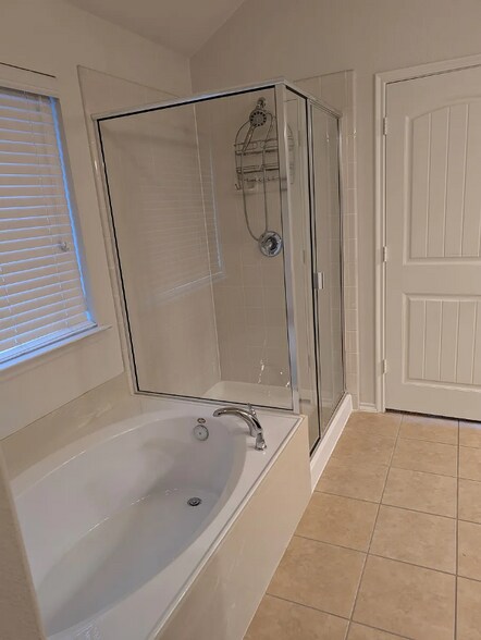 Building Photo - 9704 Tipperary Dr