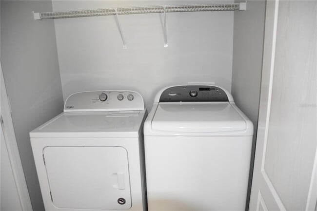 Building Photo - 12964 Emersondale Ave