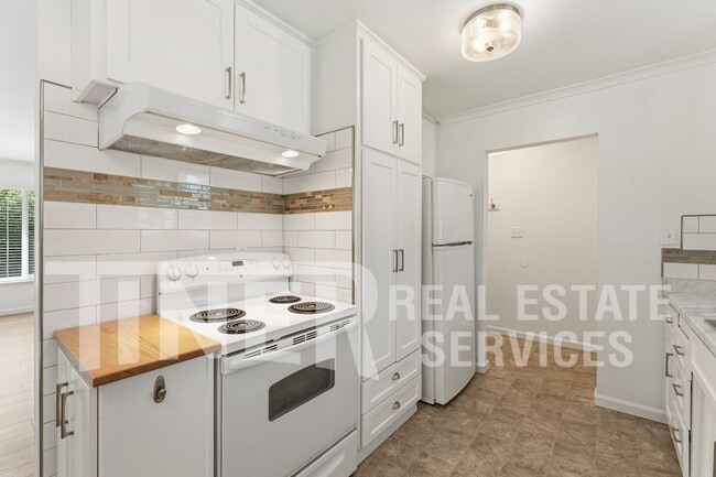 Building Photo - 6000 Coyle Ave