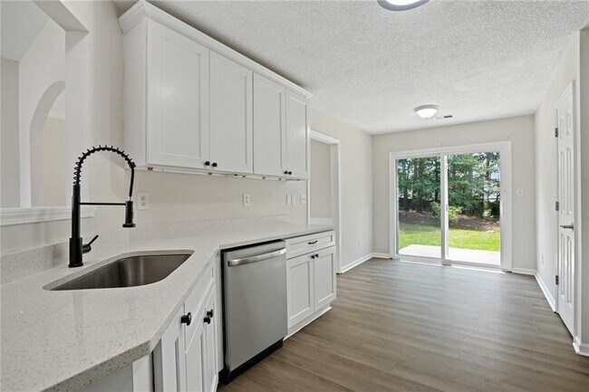 Building Photo - 3025 Andora Dr SW