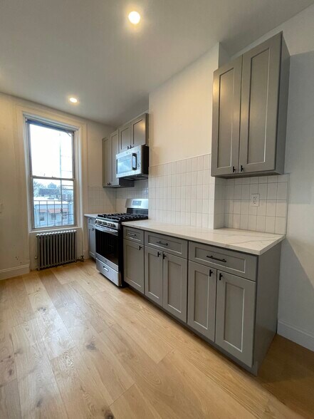 Kitchen - 1813 Linden St