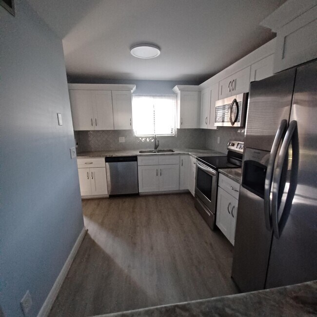 Building Photo - 4820 Lucerne Lakes Blvd W