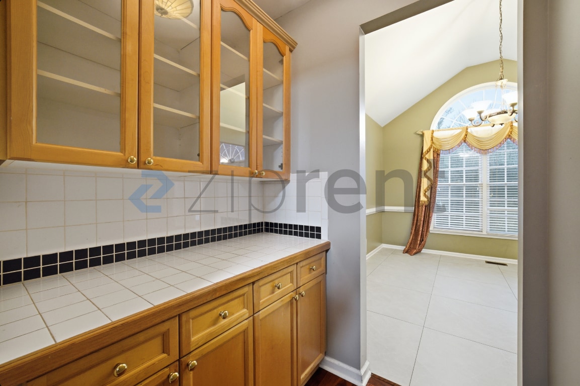 Building Photo - 2505 Madison Commons