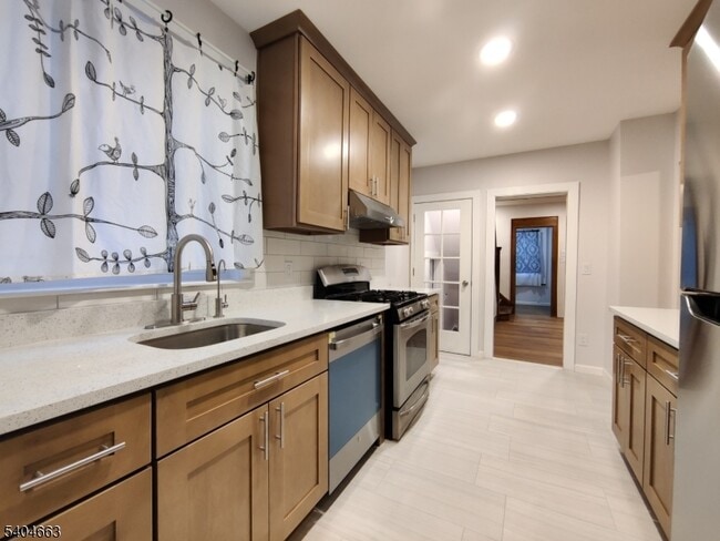 Building Photo - 86 Brookdale Ave