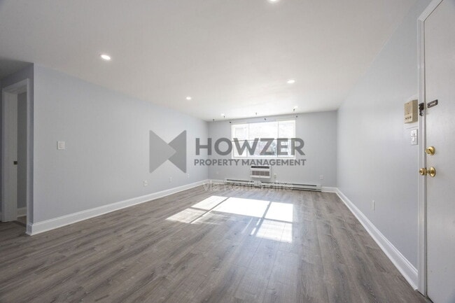 Building Photo - 307 W Main St