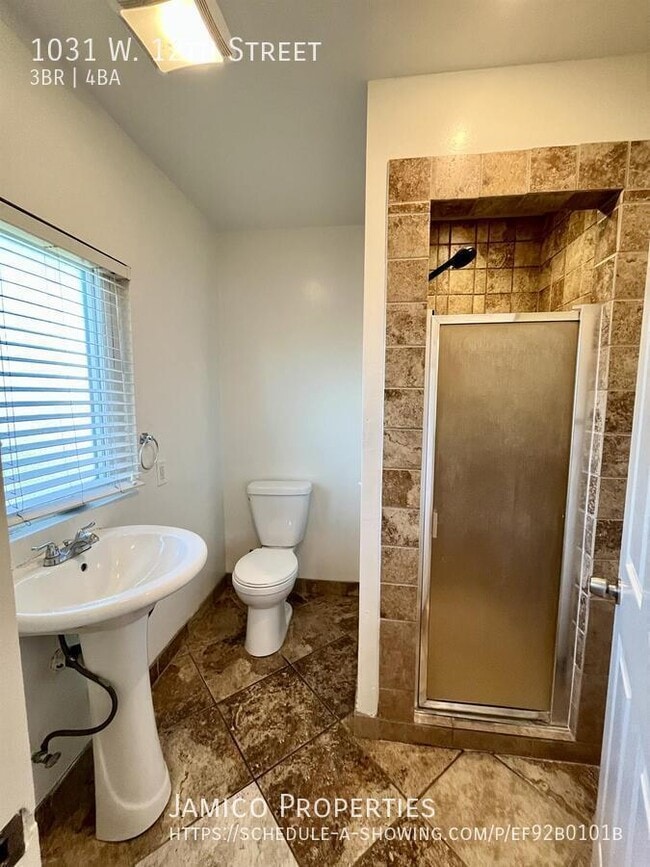 Building Photo - 1031 W 12th St