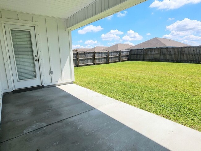 Building Photo - Lovely 4/2 available now in Raley Farms of...