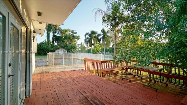 Building Photo - 9220 SW 103rd Ave