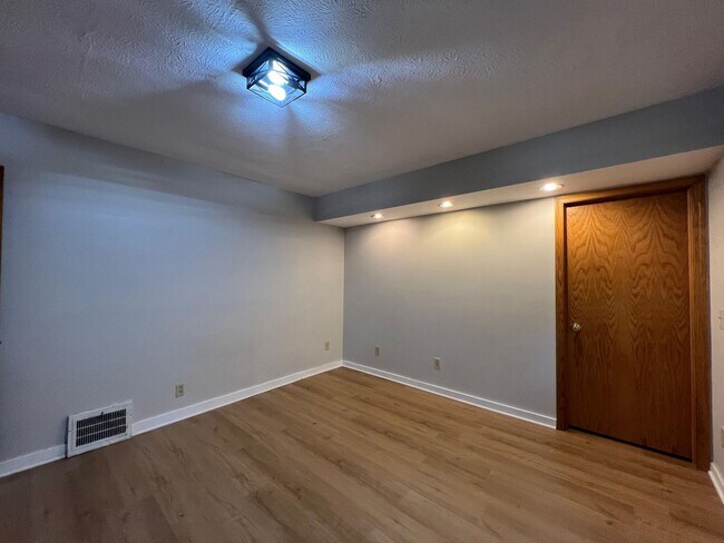 Building Photo - 6170 Mentor Park Blvd