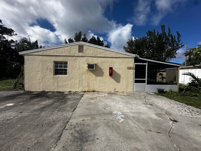 Building Photo - 3874 7th Ave N