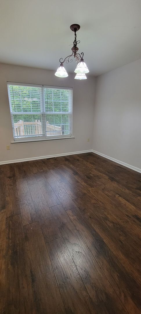 Building Photo - Beautiful 3 bedroom 2.5 bathroom END Unit ...