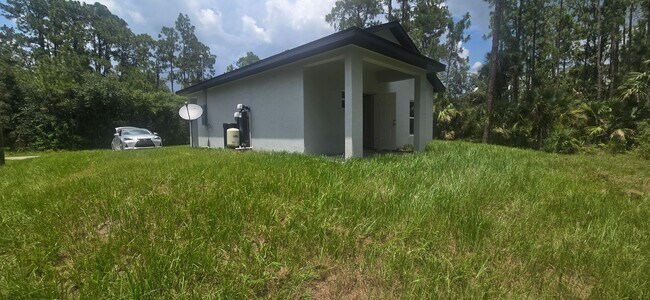 Building Photo - Great Location  2/1 Single Family Home