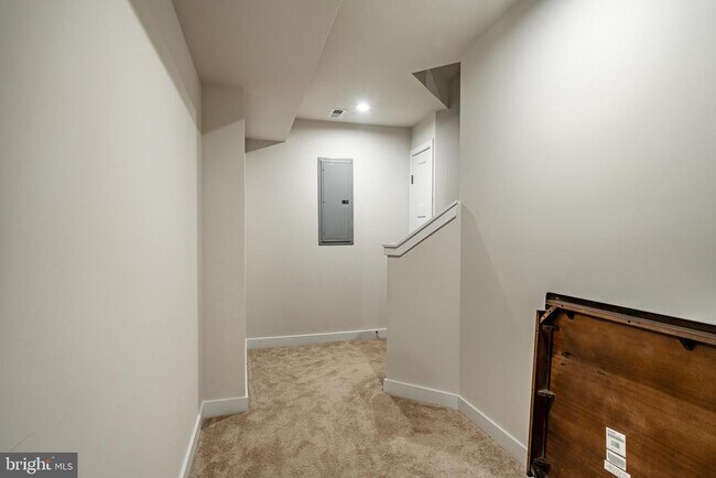 Building Photo - 208 Chase Dr