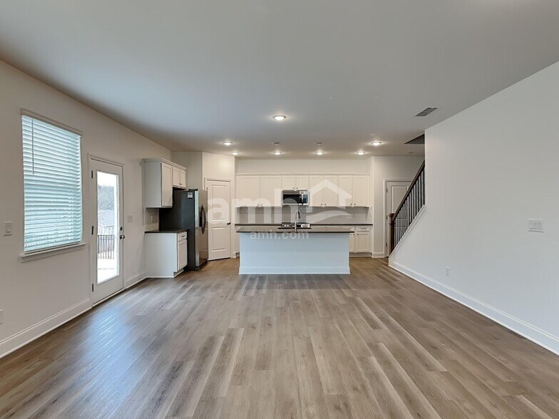 Building Photo - 505 Plano Pass