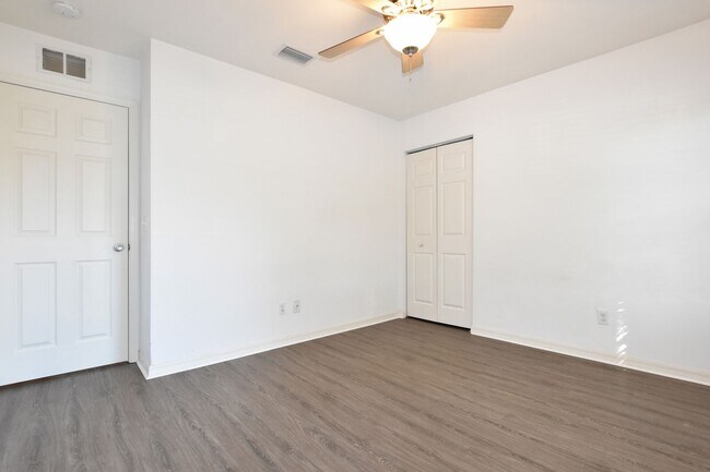 Building Photo - 9892 SW 95th Pl