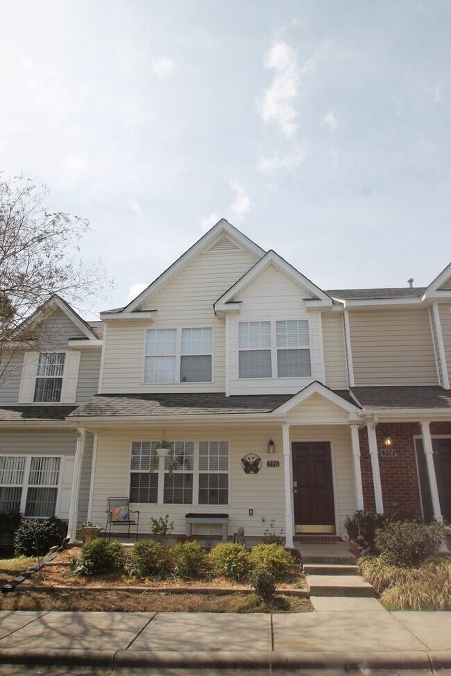 Building Photo - 596 Greenway Dr
