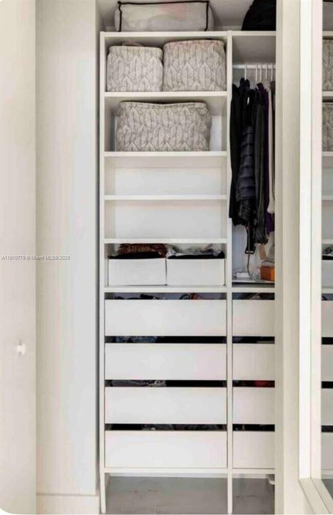 Building Photo - 501 NE 31st St