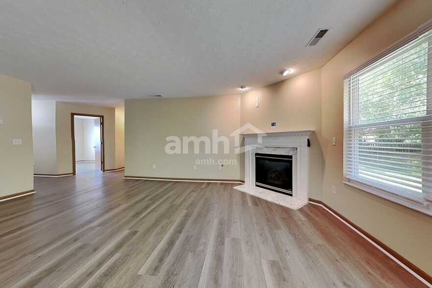 Building Photo - 1344 Crescent Ct