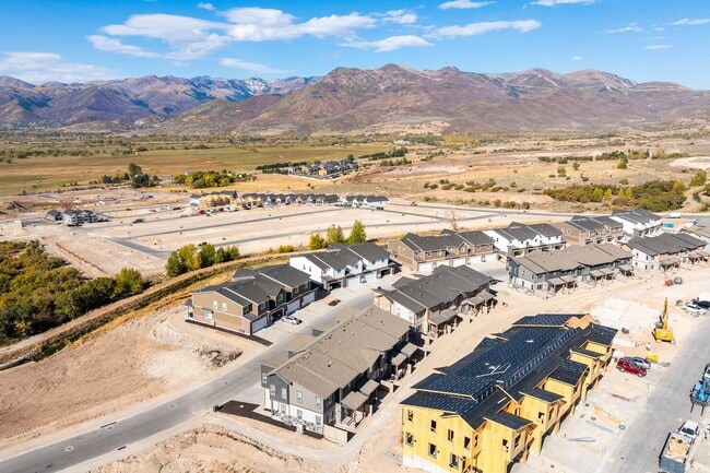Building Photo - End Unit New Construction with Finished Basement Includes Utilities in New Jordanelle Ridge Neigh...