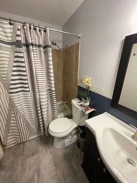 Building Photo - 6941 Ives Ln N