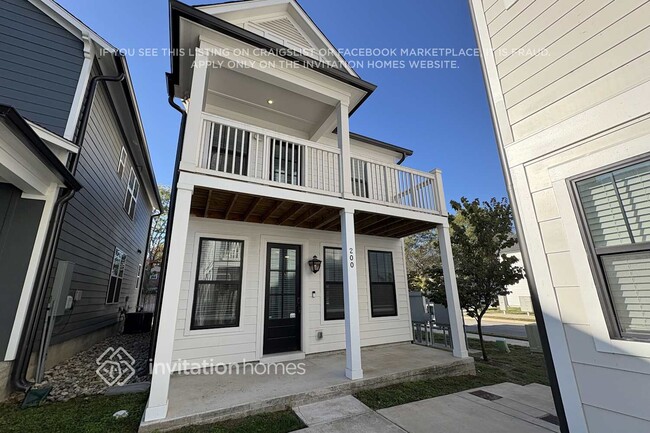 Building Photo - 647 Vernon Ave