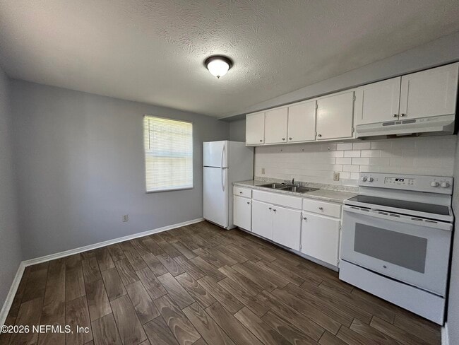 Building Photo - 3254 Phyllis St