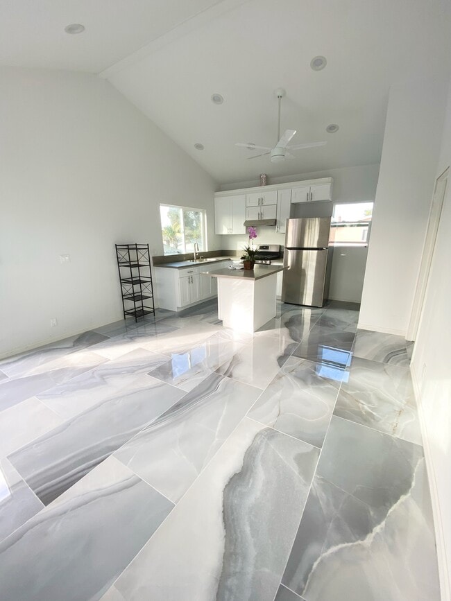 Building Photo - 8449 Lomond Dr