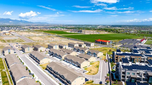 Building Photo - 14888 S Sliding Rock Way